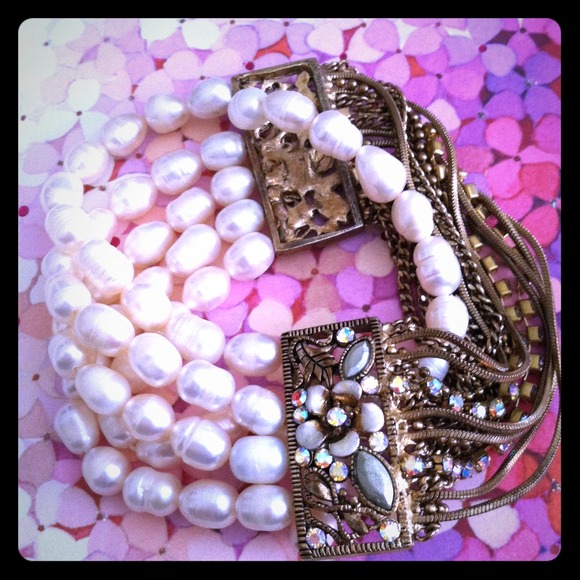 Jewelry - Gorgeous pearl and jewel stretchy bracelet.
