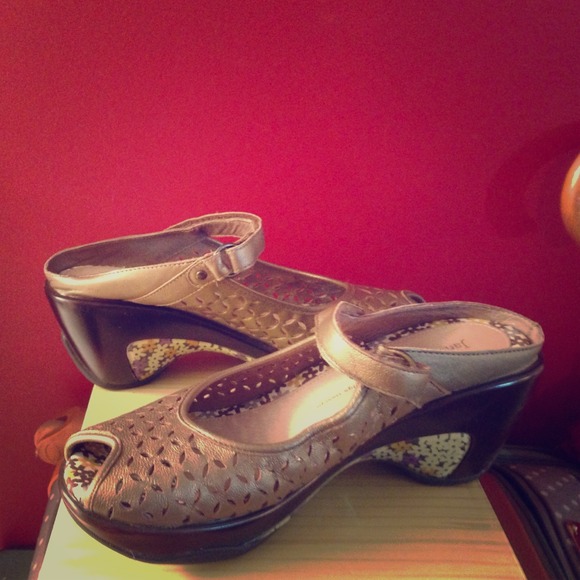Jambu "journey shoes"