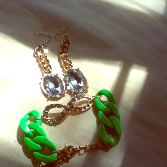 Neon green infinite bracelet w/ matching earrings!
