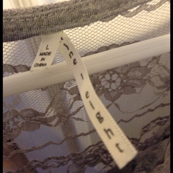 ❌SOLD ON VINTED❌ Pretty Gray Top with Lace - Picture 3 of 4