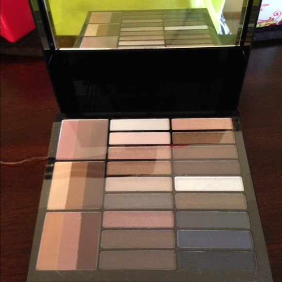 makeup kit - Picture 2 of 4