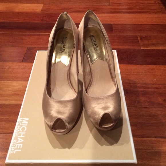 Michael Kors Nadia Pump