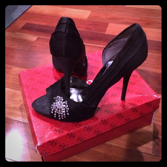 Guess black Satin pumps