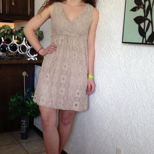 ⬇️FINAL REDUCTION⬇️Tan lace baby doll dress size 4