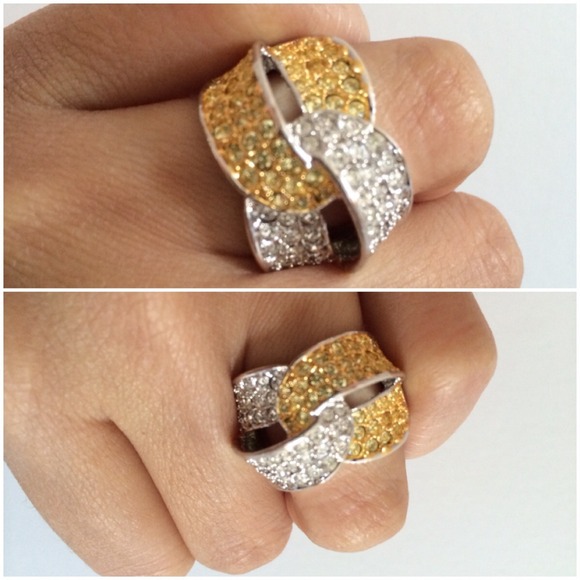 Yellow and white stone ring 💍