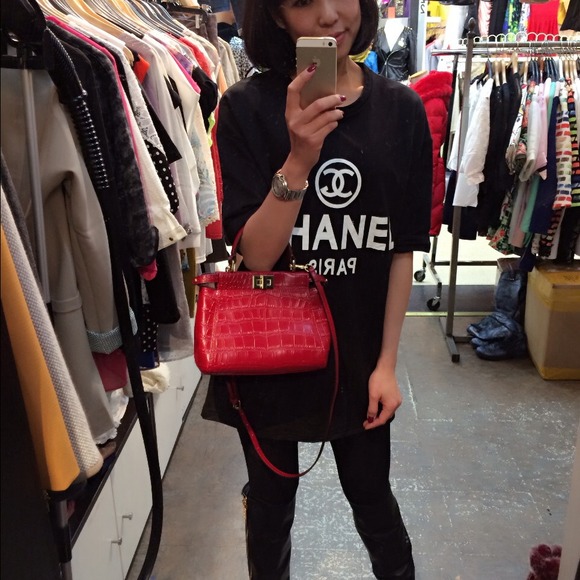 Black cotton top and red bag