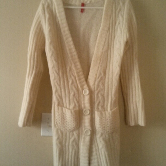 Form fitting wool sweater. - Picture 1 of 1