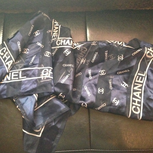 📢TRADED✨✨Blue black and white chanel scarf
