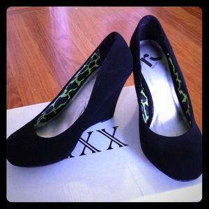 RS Black Wedge Heels