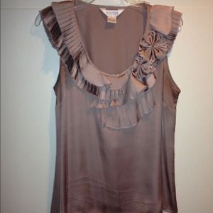 Beautiful dress top w/flower and pleating detail