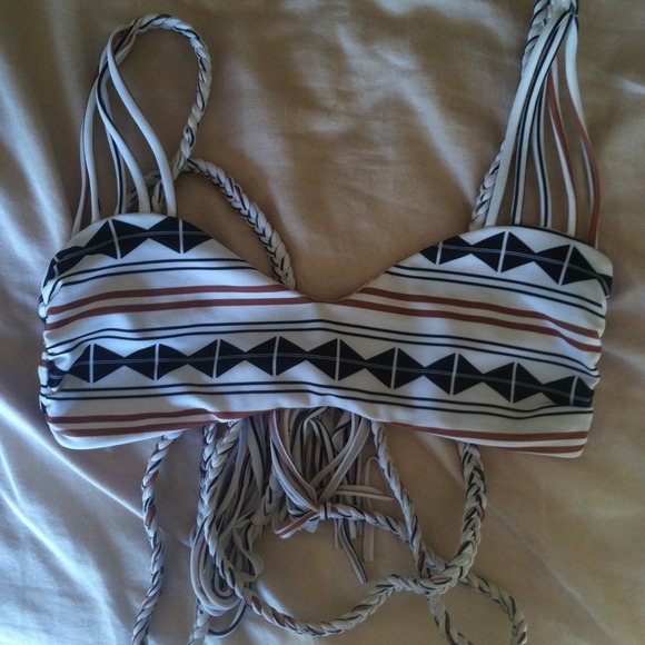 SOLD 95 PP Acacia 2014 Samoa top tapa