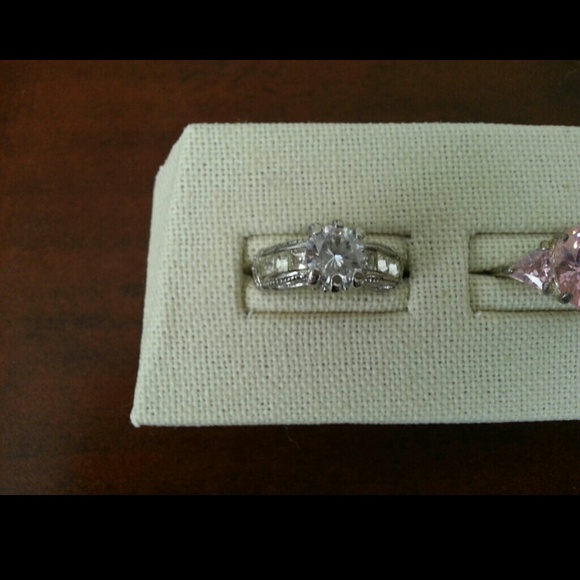 Bling Ring - Picture 2 of 2