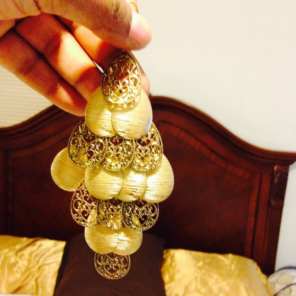 Jewelry - Picture 2 of 3