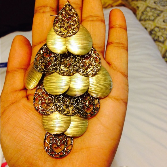 Jewelry - Picture 3 of 3