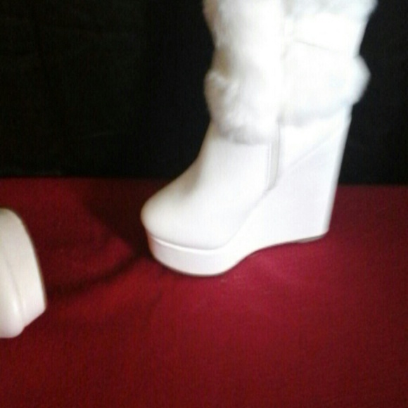 Boots - Picture 3 of 4