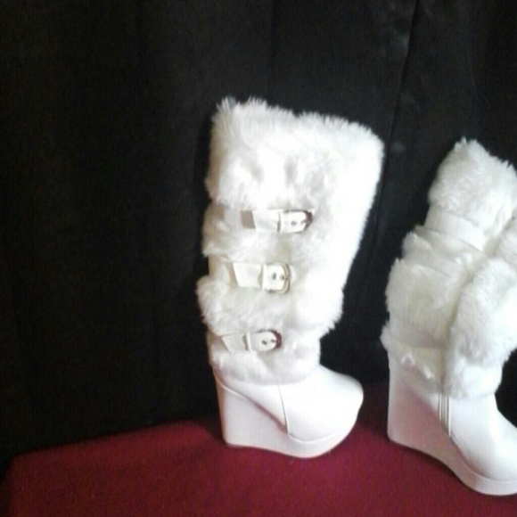 Boots - Picture 4 of 4