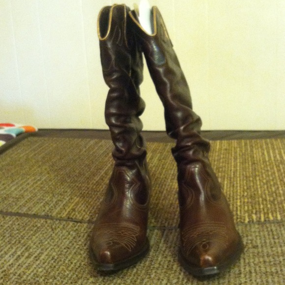 Dark burgundy cow girl boot
