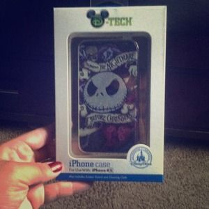 iPhone case 4/4s also includes screen guard