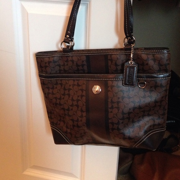 COACH Lightly used leather purse