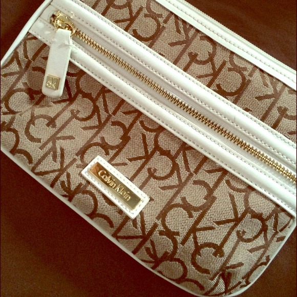 *sold* Khaki Calvin Klein messenger