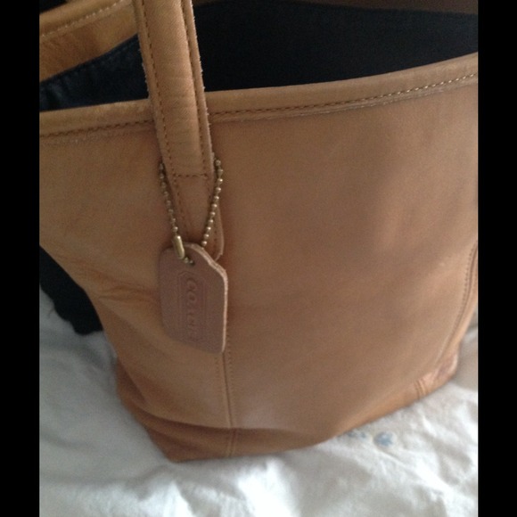 Vintage leather Coach bagNOT FOR SALE - Picture 3 of 4