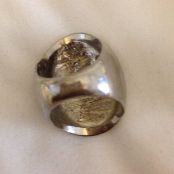 Ring - Picture 3 of 4