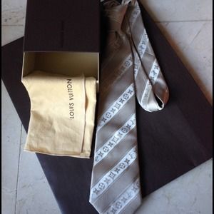 LV necktie