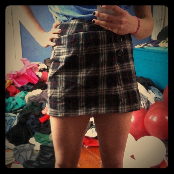 High-waisted plaid skirt