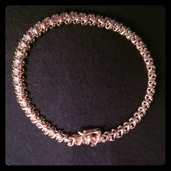 REDUCED‼️14K Gold/Diamonds Curved Tennis Bracelet