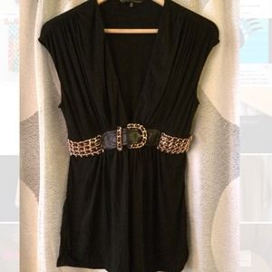 Miss Me Collection Blk Top w/ gold chain belt Sz M