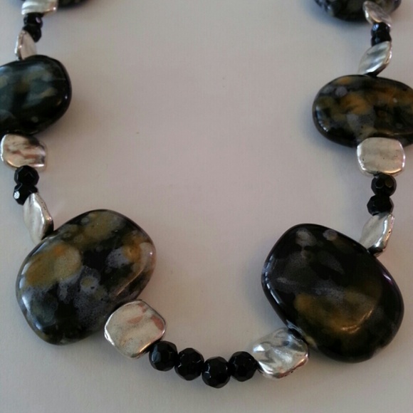 *REDUCED* Black & Silver Metal Necklace