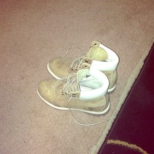 Khaki timberlands women size 8