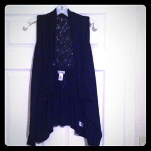 Sleeveless Black lay over