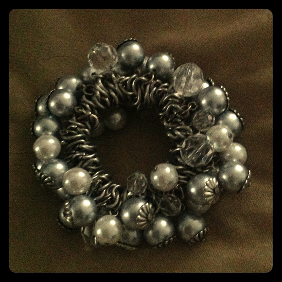 Silver and pearl bracelet.