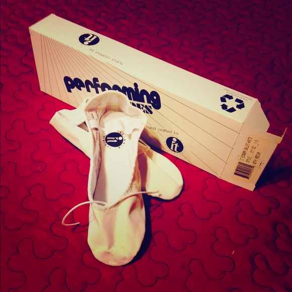 Girl's beginner ballet shoes!! (Various sizes!)