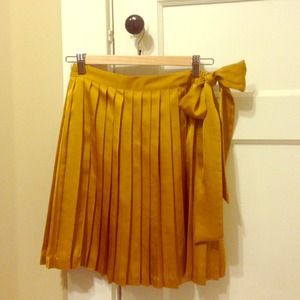 Gap mustard yellow / gold pleated skirt