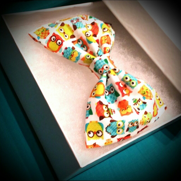 Geeky Owl Hair Bow - Picture 3 of 3