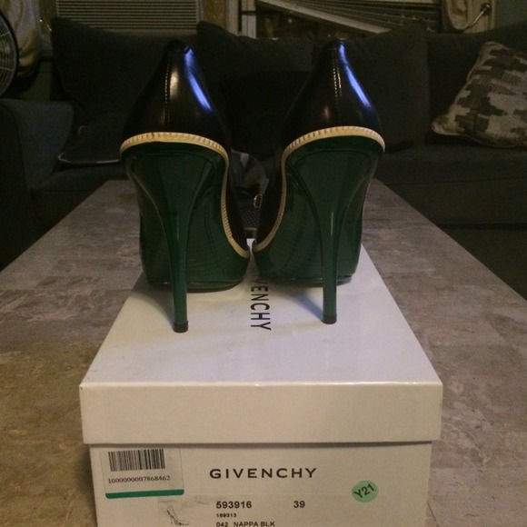 Authentic Givenchy Nappa Blk pumps - Picture 2 of 4