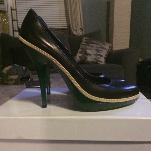 Authentic Givenchy Nappa Blk pumps - Picture 3 of 4