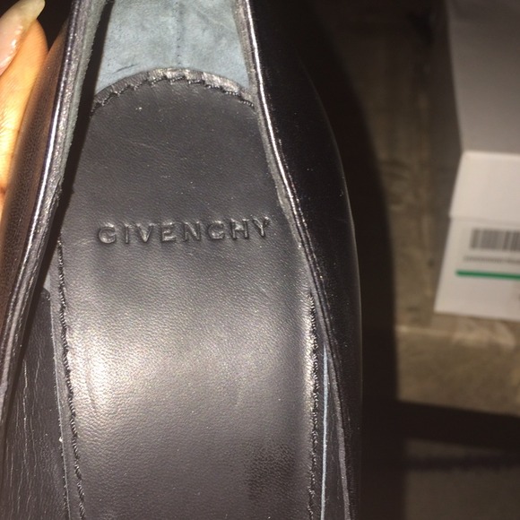 Authentic Givenchy Nappa Blk pumps - Picture 4 of 4