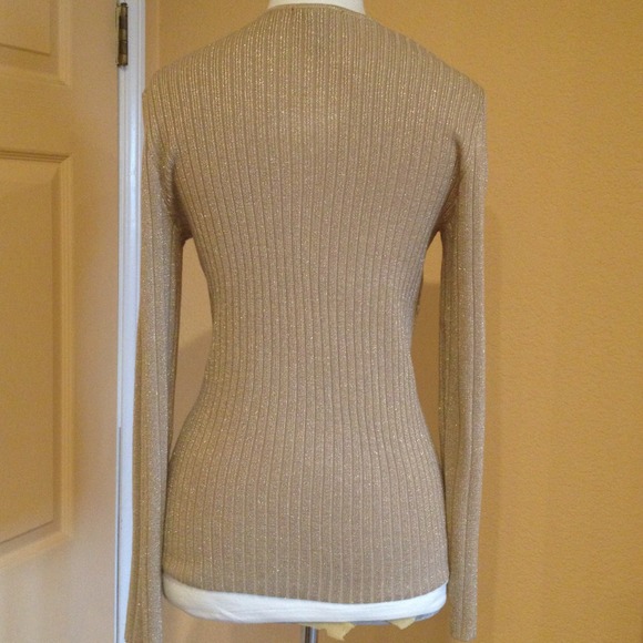 🔥Medium Gold Shimmery Sweater🔥 - Picture 3 of 4