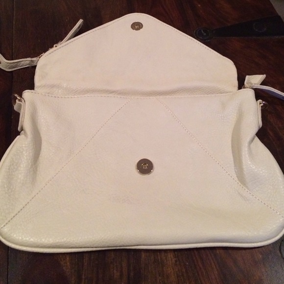 Never used cream clutch/bag - Picture 3 of 4