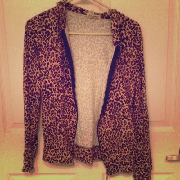 Cheetah print zip up hoodie 🙈