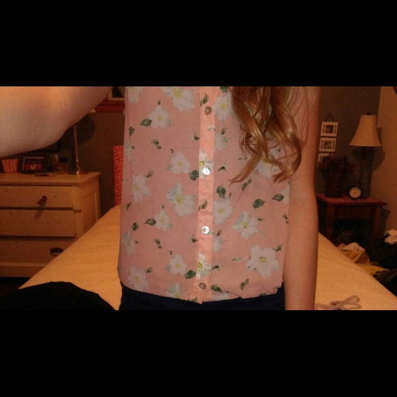 Button up floral collared tank! High low! Chiffon - Picture 1 of 3