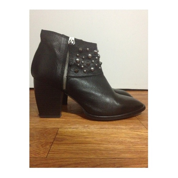 🎊HOST PICK 🎉 Zara stud ankle boots