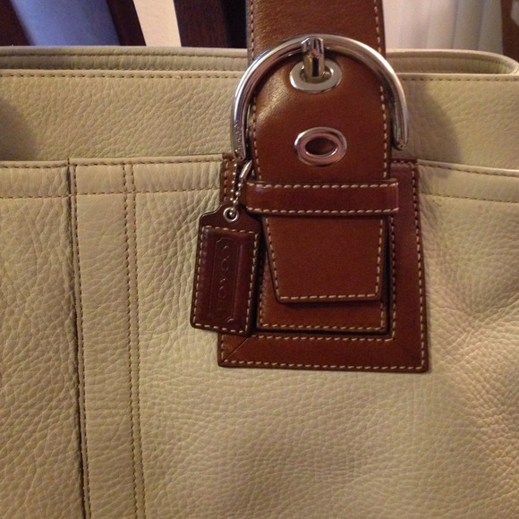 Coach handbag. - Picture 2 of 4