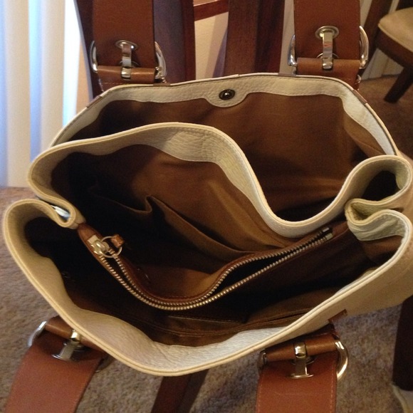 Coach handbag. - Picture 4 of 4