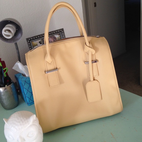 SOLD Pastel Yellow Handbag - Picture 2 of 2