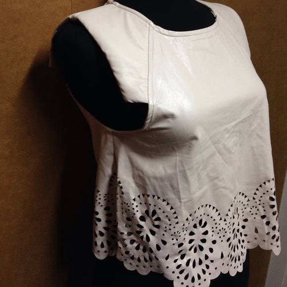 NWT LF White Leather Top - Picture 2 of 3