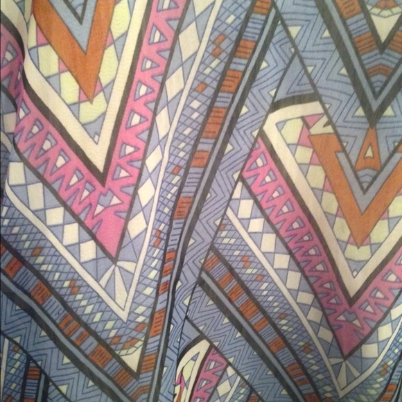 ❌Sold in Bundle❌LF high low dress - Picture 2 of 4